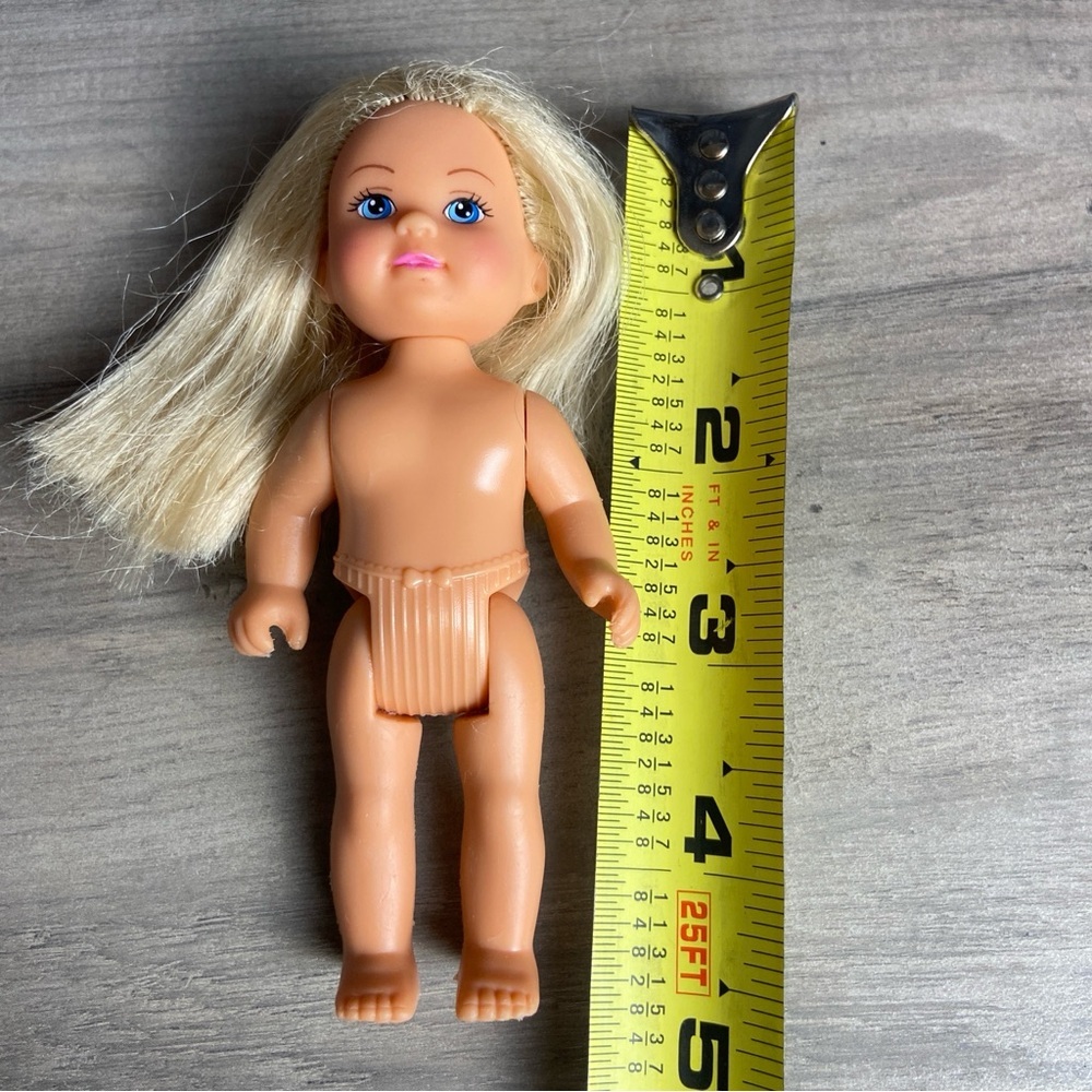 Vintage Simba Blonde Baby Posable Doll 4" (no clothes) Blonde Doll w/ Blue Eyes - Picture 6 of 7